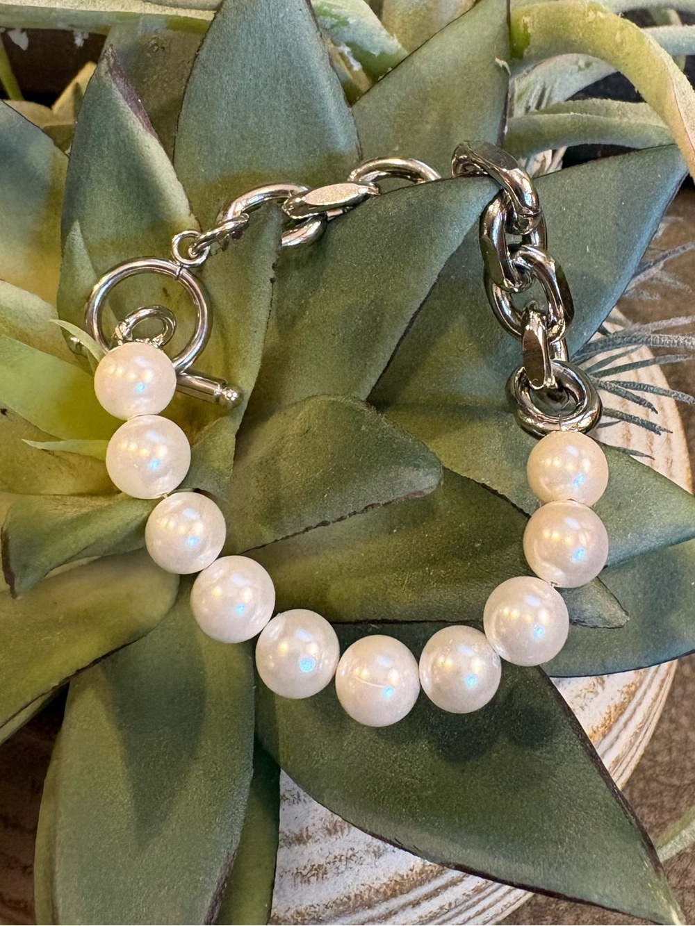 Beautiful Pearl & Silver Chain Bracelet w/Toggle Closure